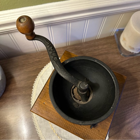 Vintage Coffee Grinder W. H. Co. Cast Iron Wood Dovetail With Pull Out Drawer - Picture 6 of 12